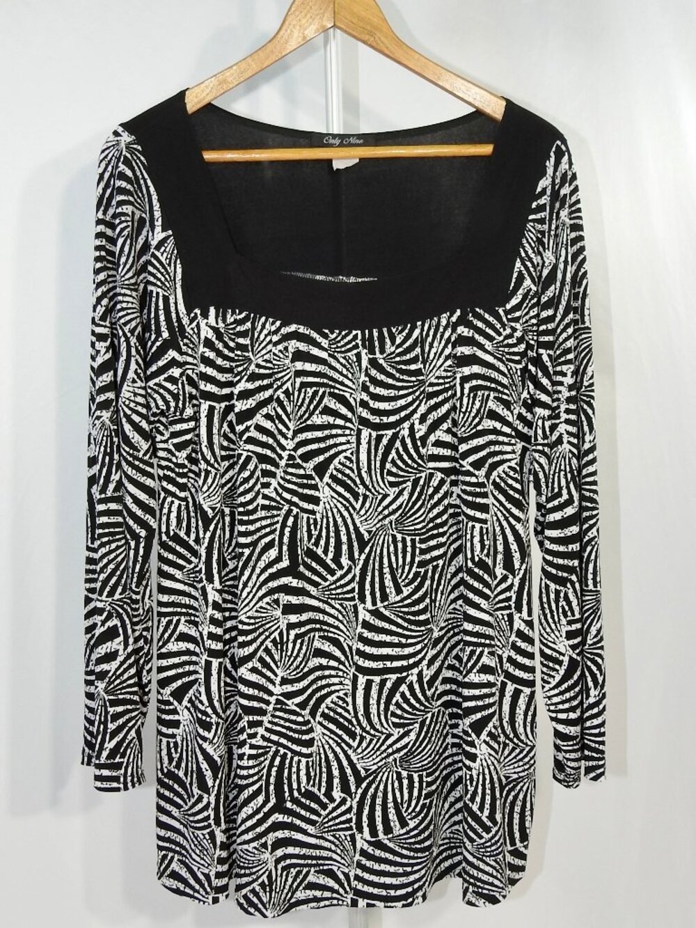 Only Nine Sz XL Black & White Long Sleeve Vintage Top Made in the USA